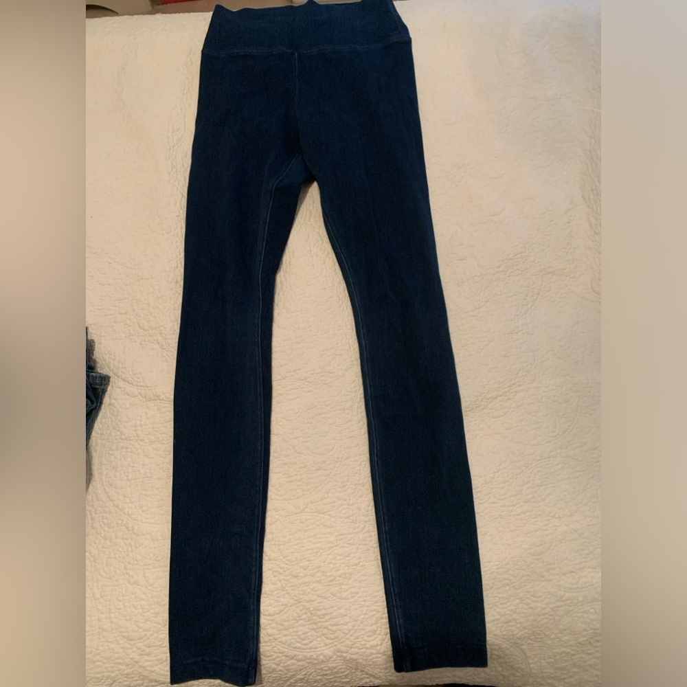 Aritzia Dark blue stretchy jeans